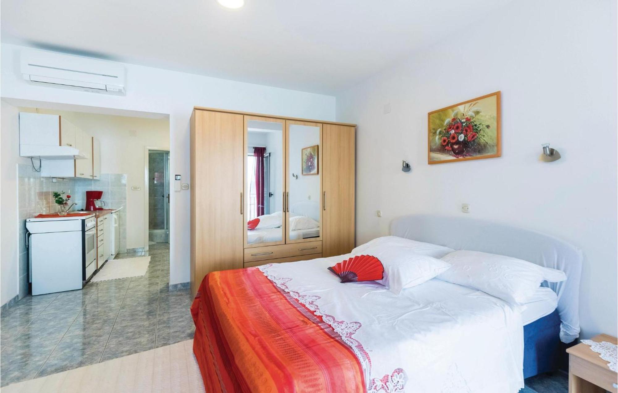 Awesome Apartment In Duba With Wifi Eksteriør bilde