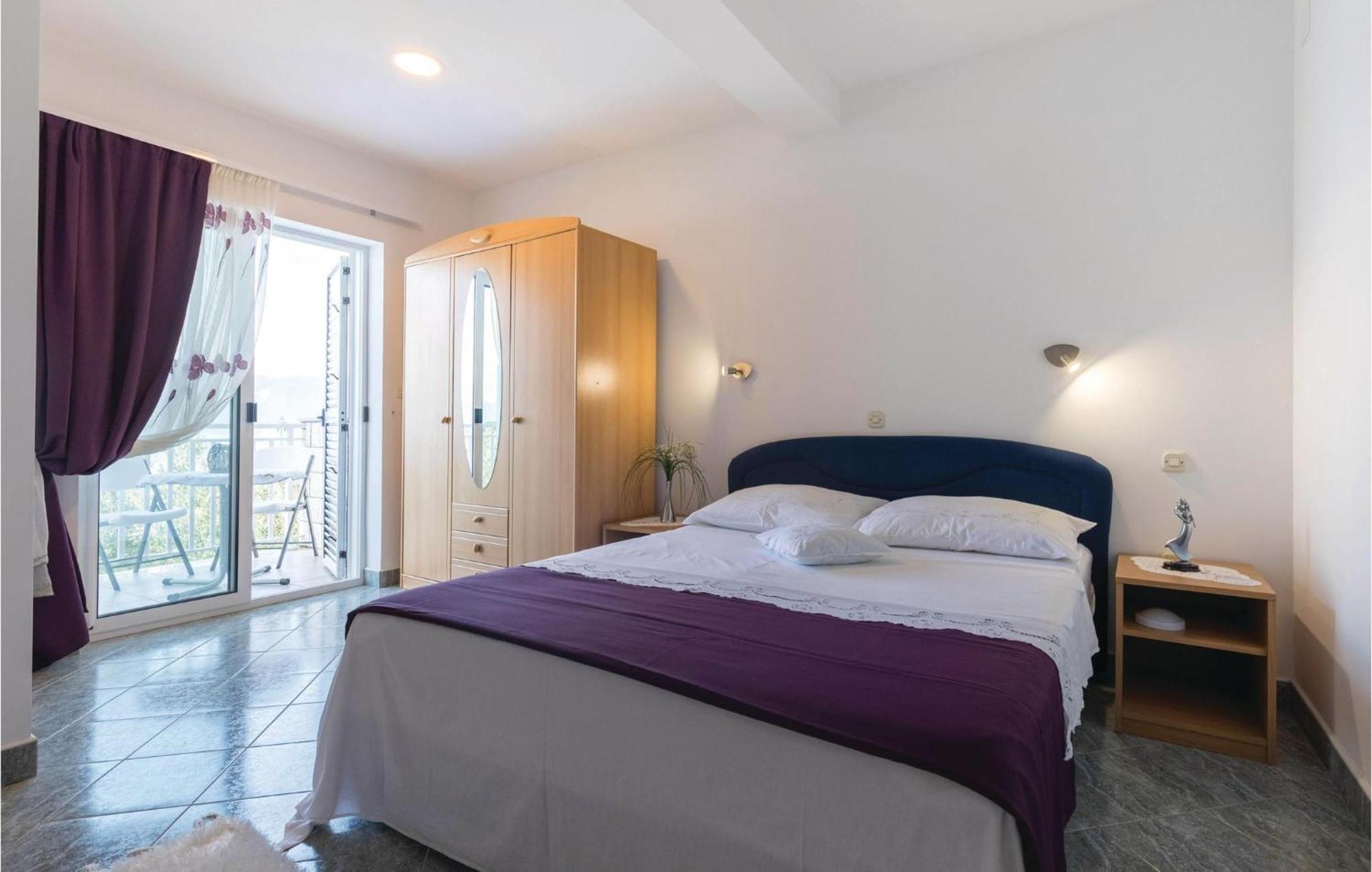 Awesome Apartment In Duba With Wifi Eksteriør bilde