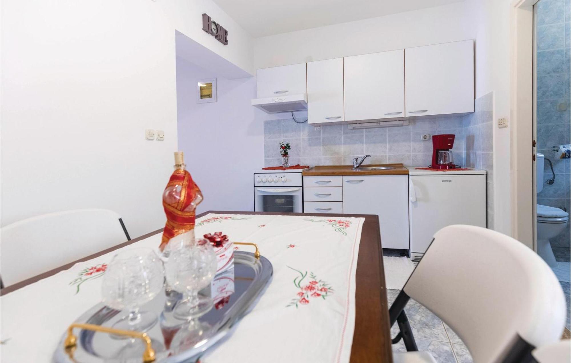 Awesome Apartment In Duba With Wifi Eksteriør bilde