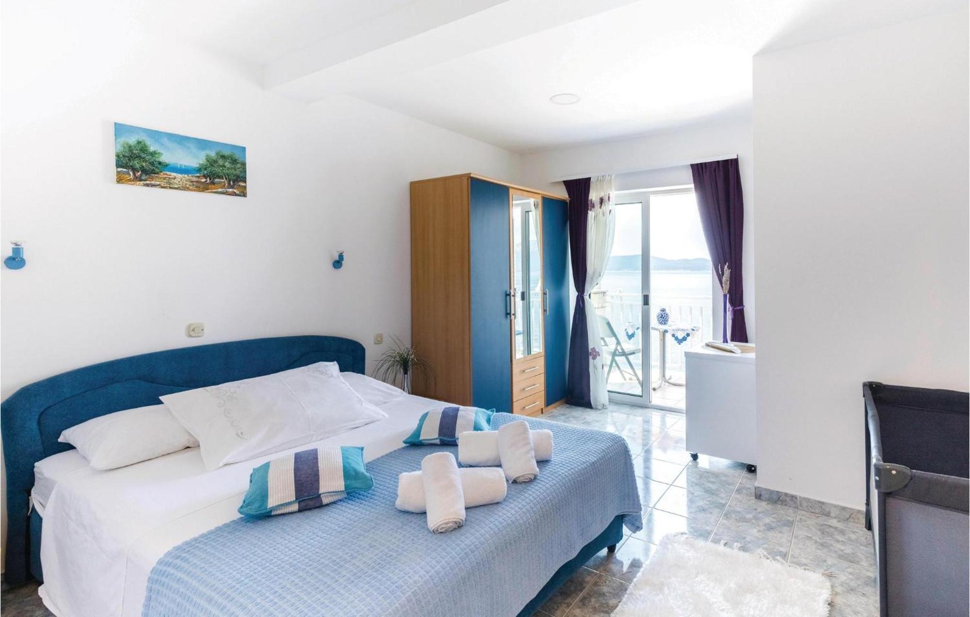 Awesome Apartment In Duba With Wifi Eksteriør bilde