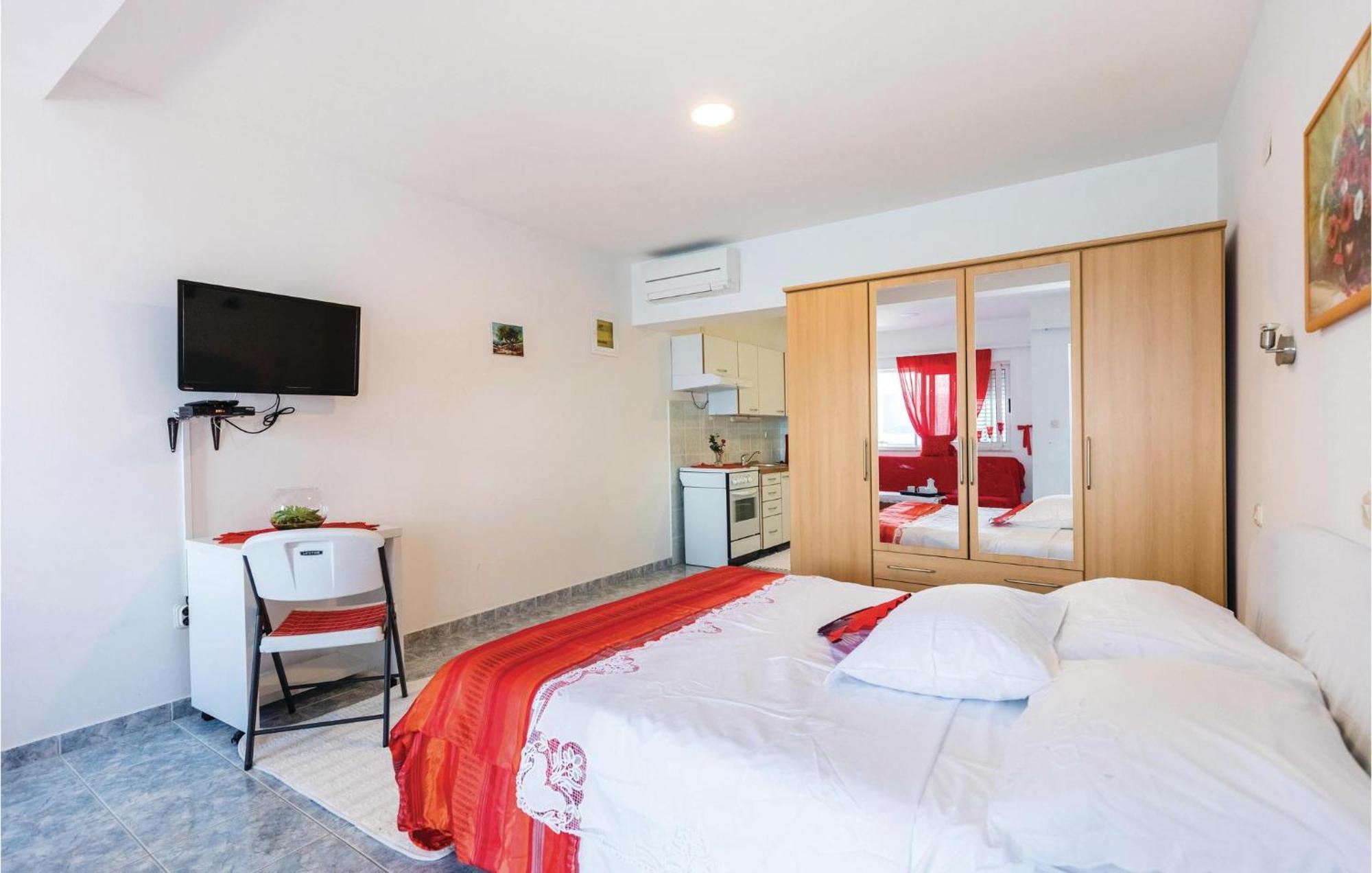 Awesome Apartment In Duba With Wifi Eksteriør bilde